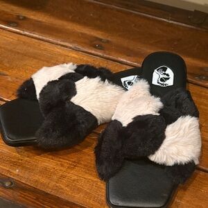 VHNY black and white fur slides